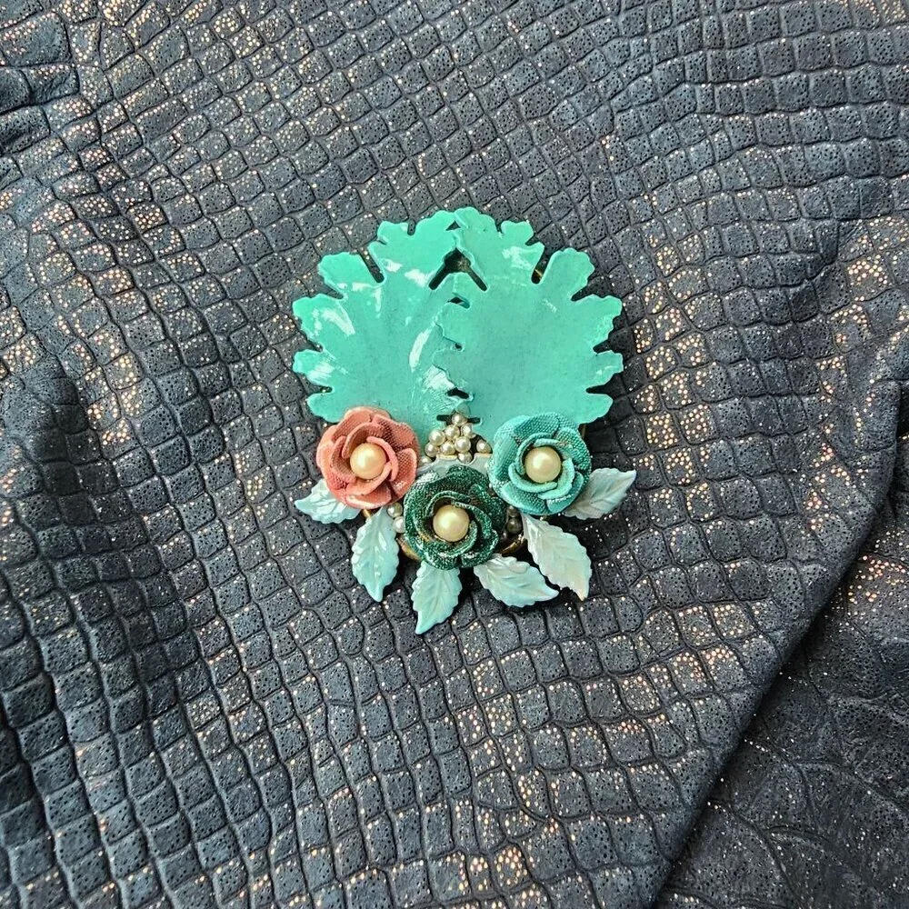 Vintage Lichen Floral Brooch With Flowers, Faux Pearls, & Enamel Leaves / Lichen